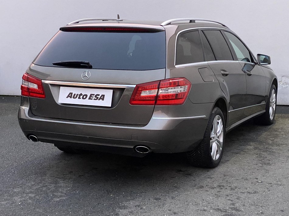Mercedes-Benz Třída E 3.0 CDi Avantgarde E350, 4M