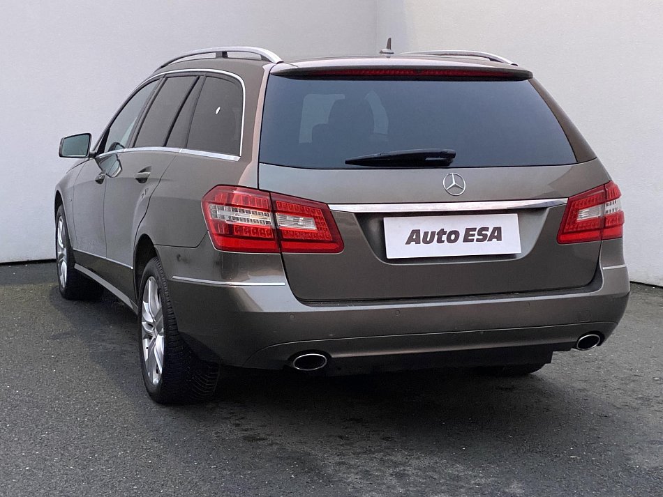 Mercedes-Benz Třída E 3.0 CDi Avantgarde E350, 4M