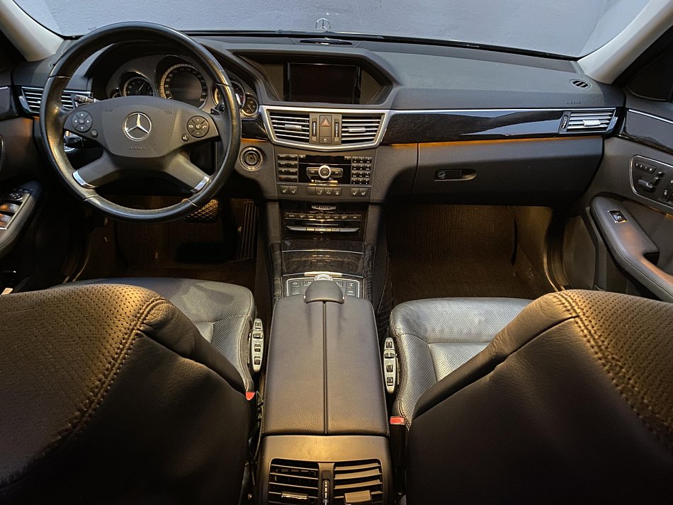 Mercedes-Benz Třída E 3.0 CDi Avantgarde E350, 4M
