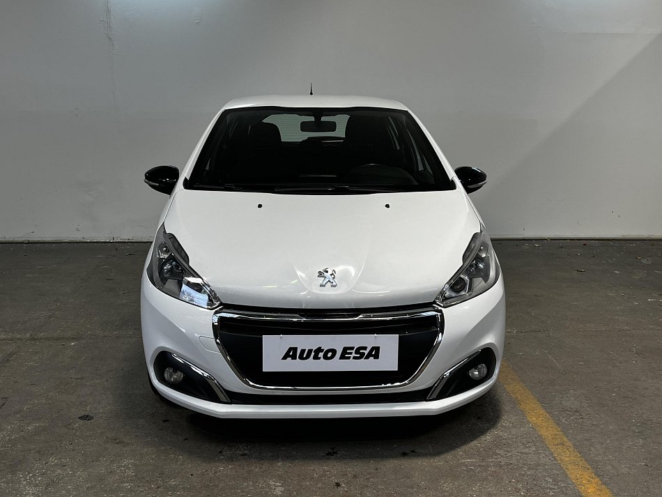 Peugeot 208 1.2i 