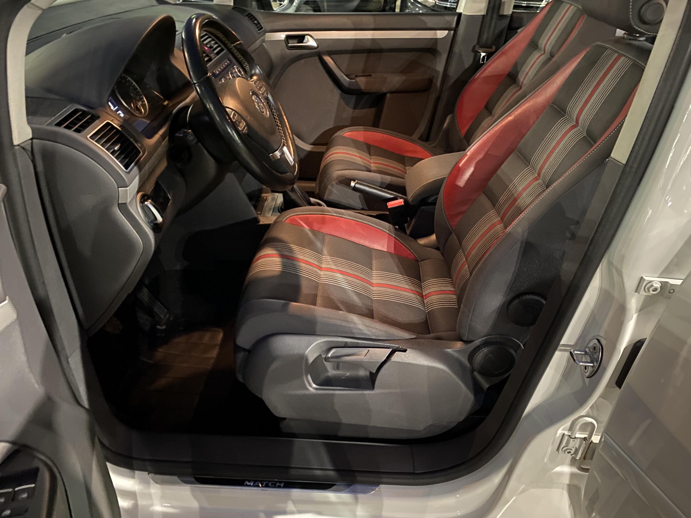 Volkswagen Touran, 2012 - pohled č. 10