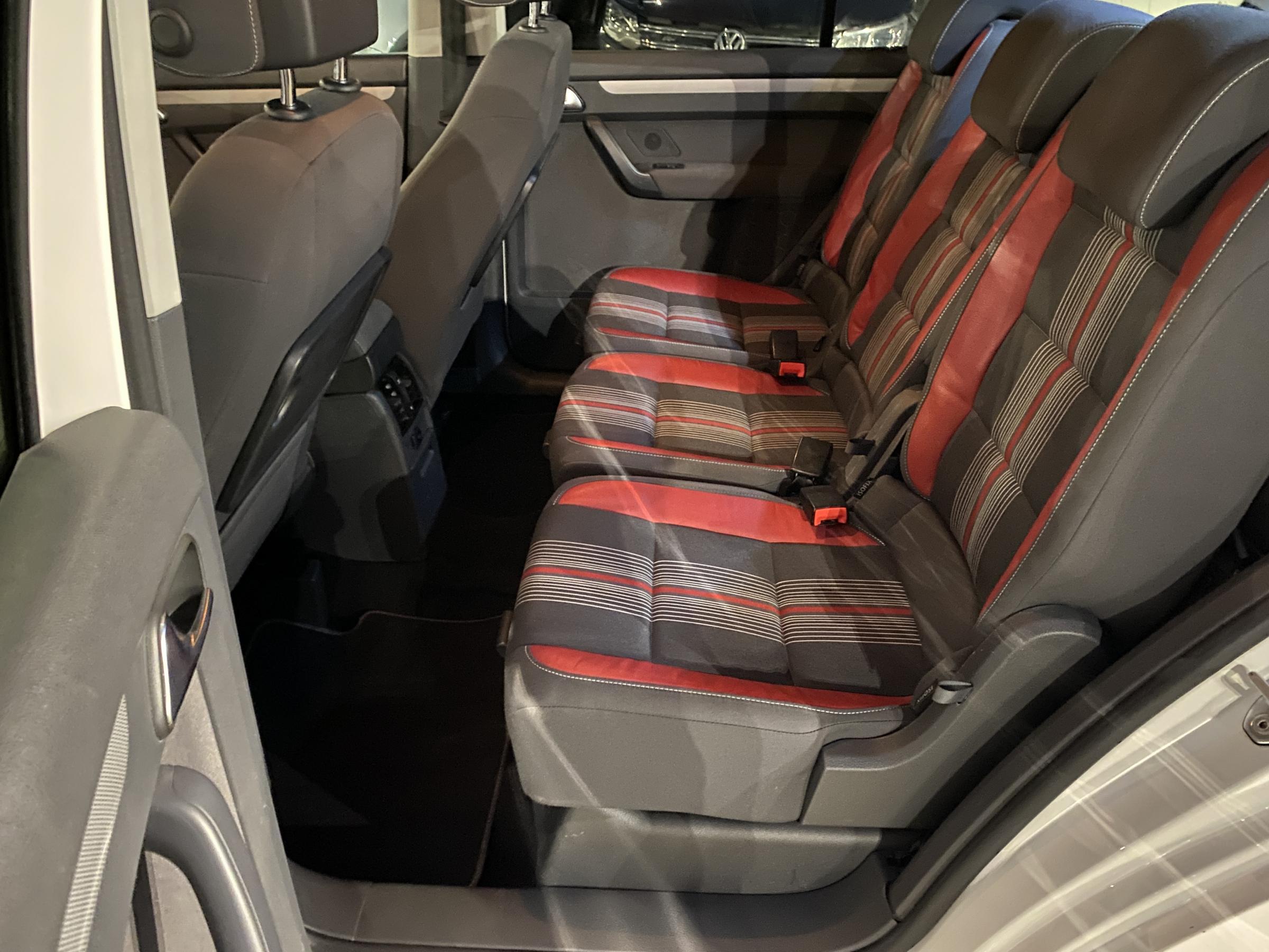 Volkswagen Touran, 2012 - pohled č. 11