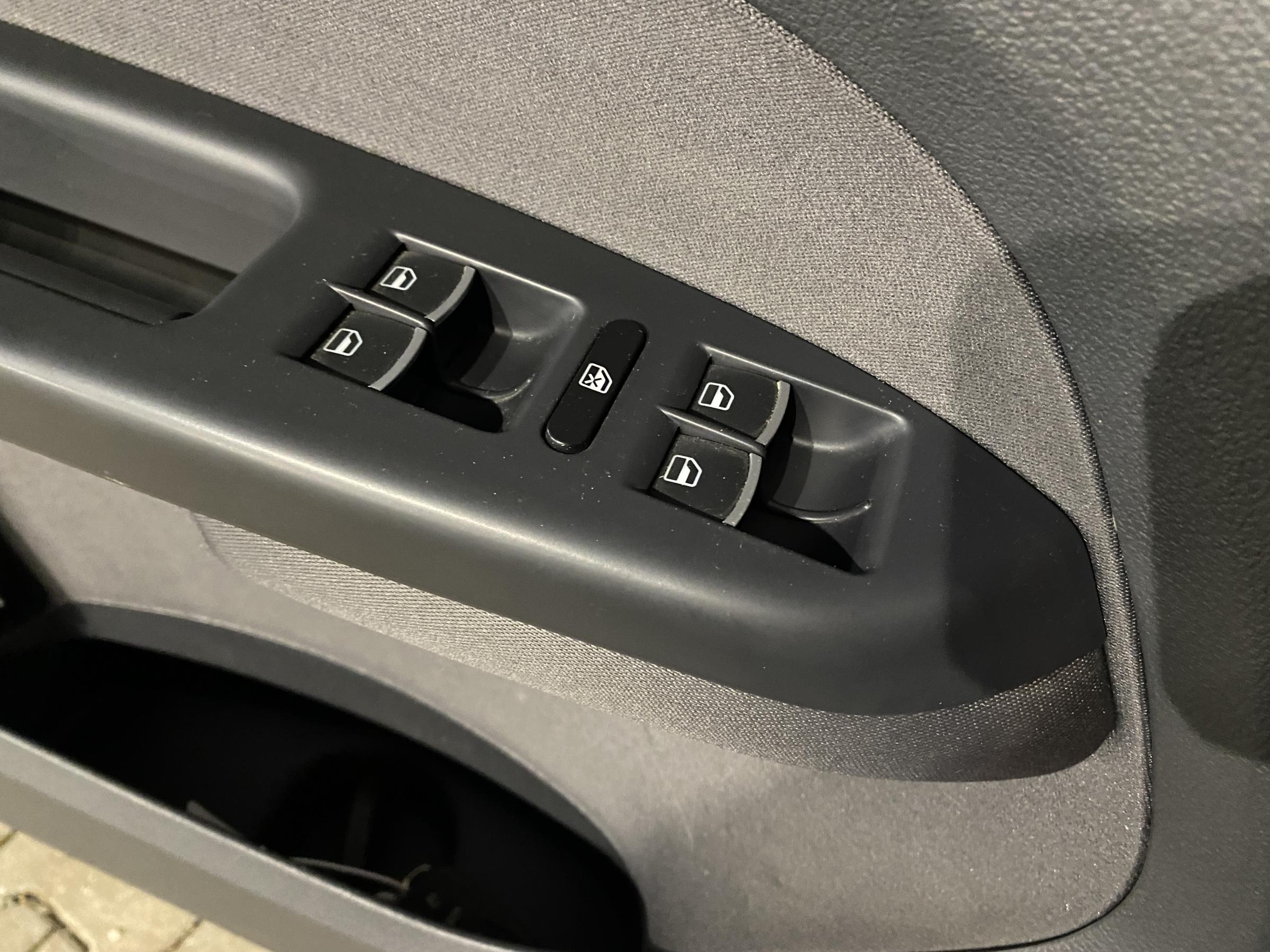 Volkswagen Touran, 2012 - pohled č. 12