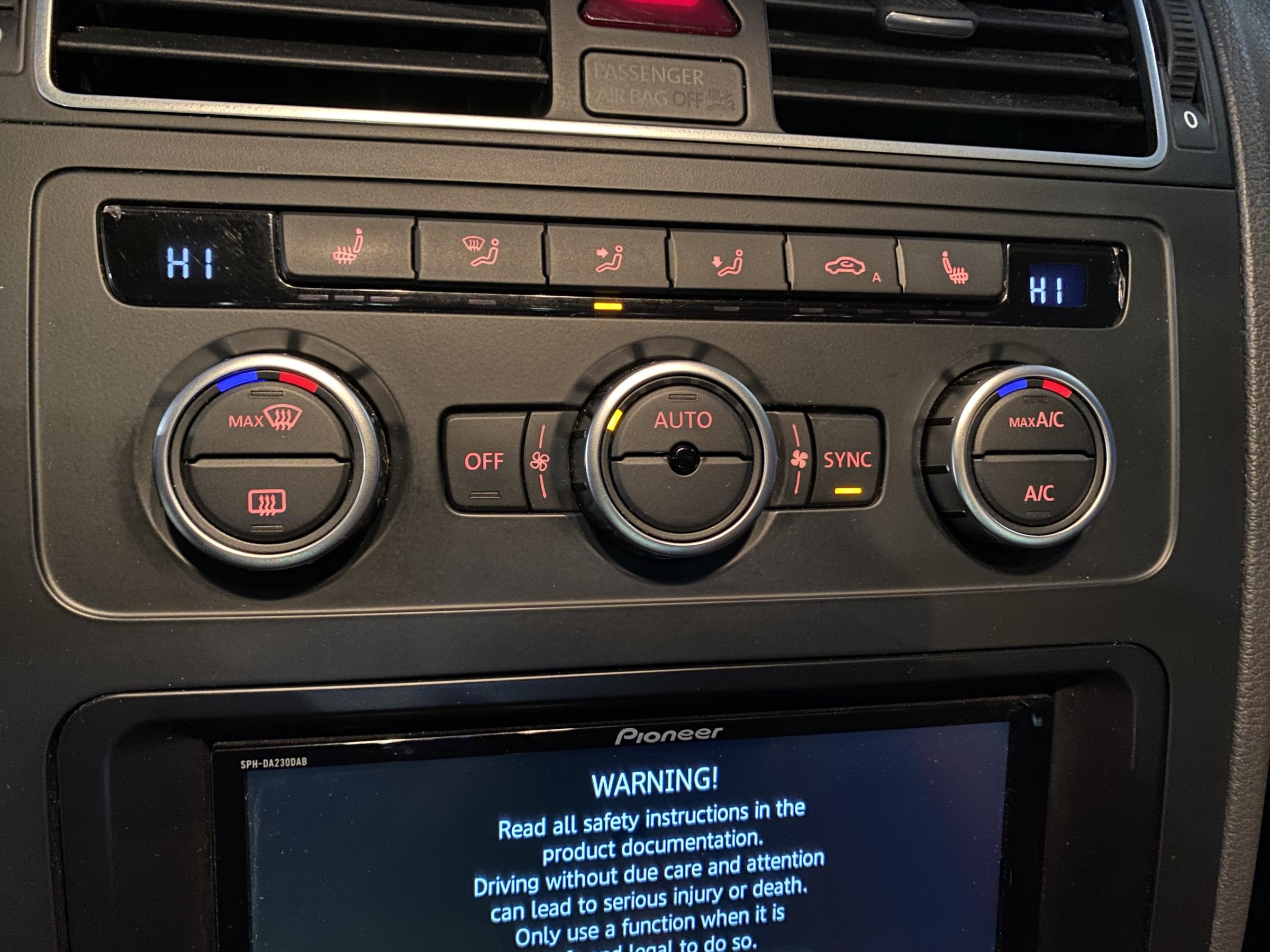 Volkswagen Touran, 2012 - pohled č. 15