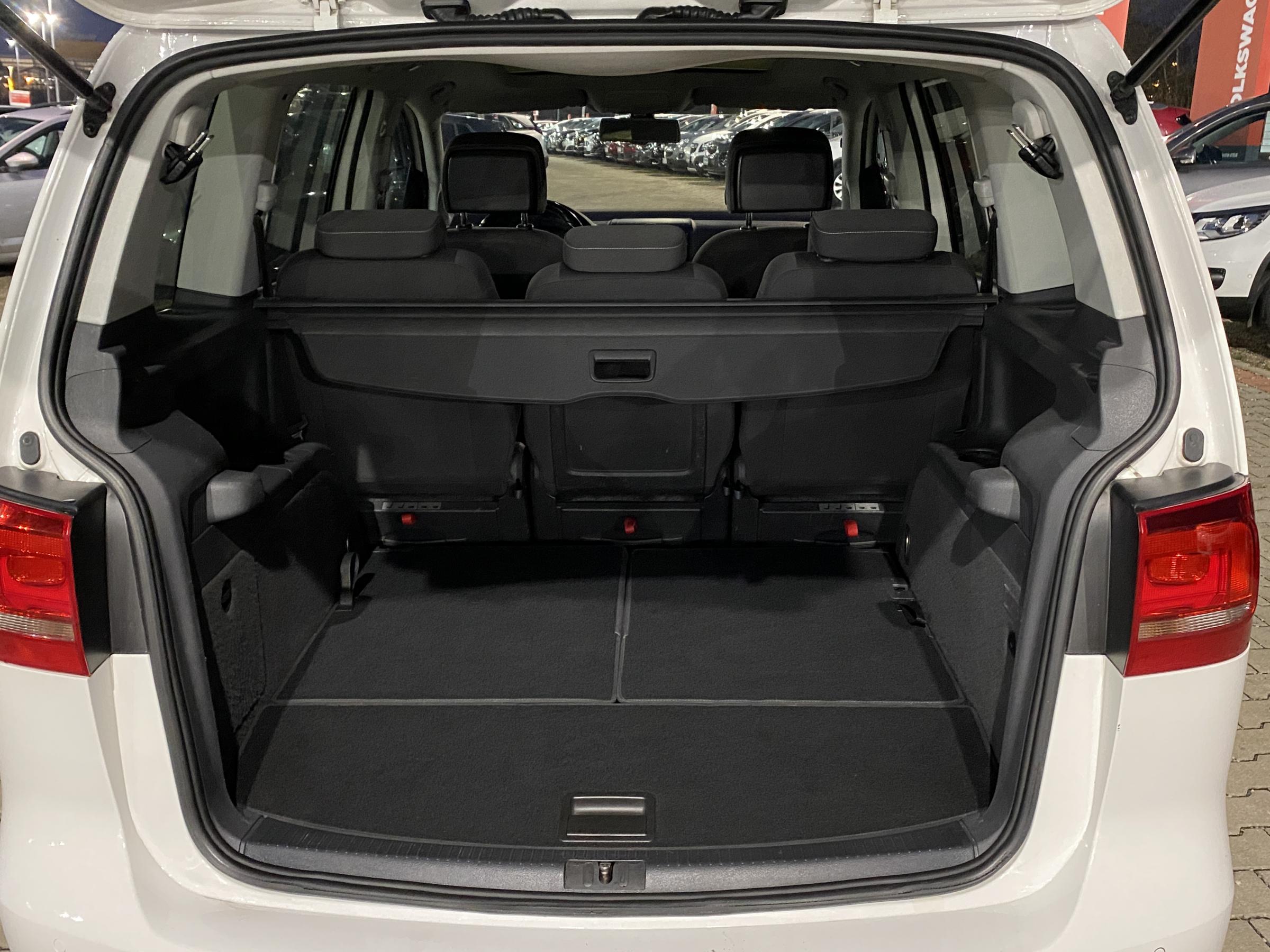 Volkswagen Touran, 2012 - pohled č. 7