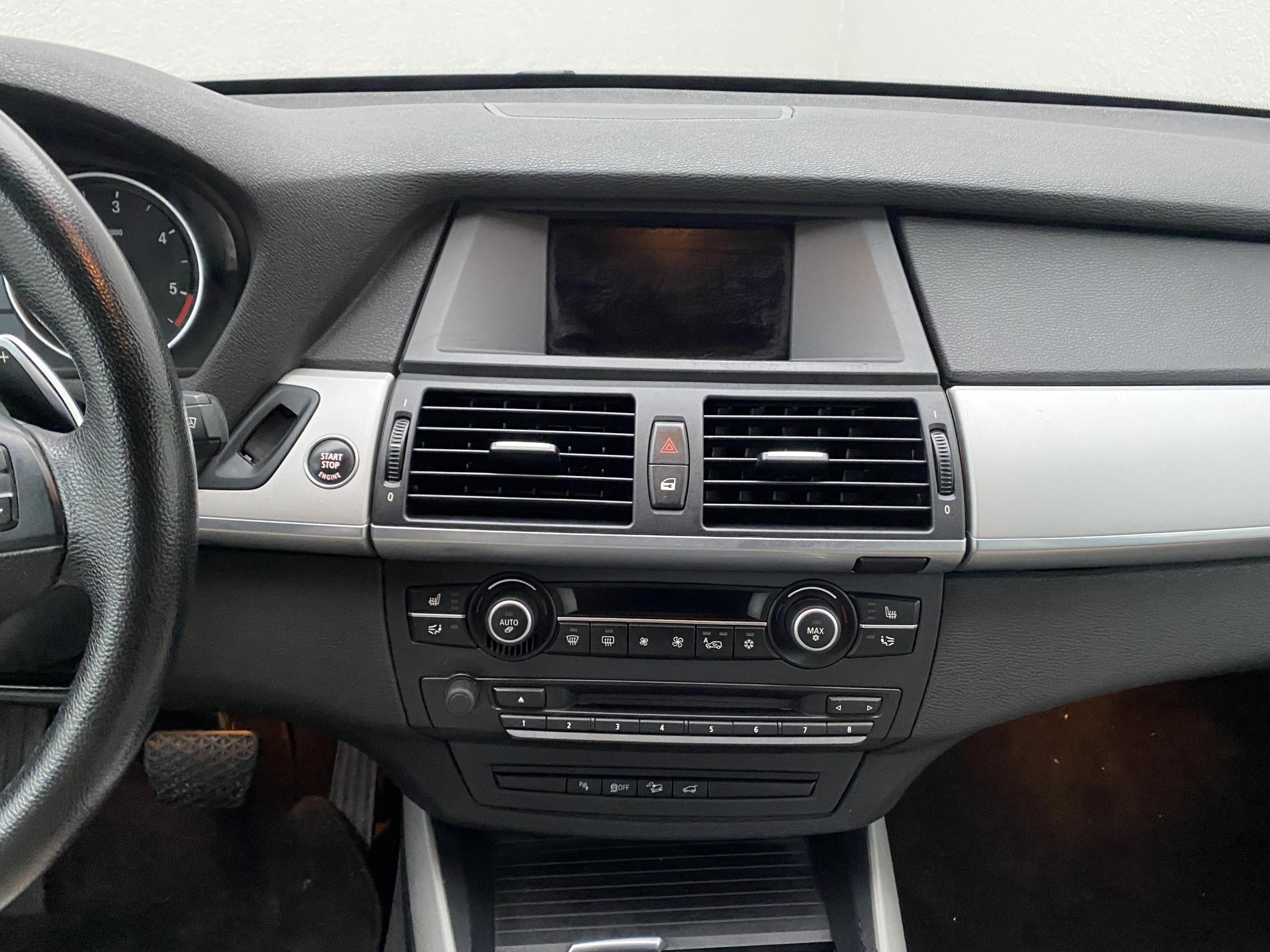 BMW X5, 2013 - pohled č. 12