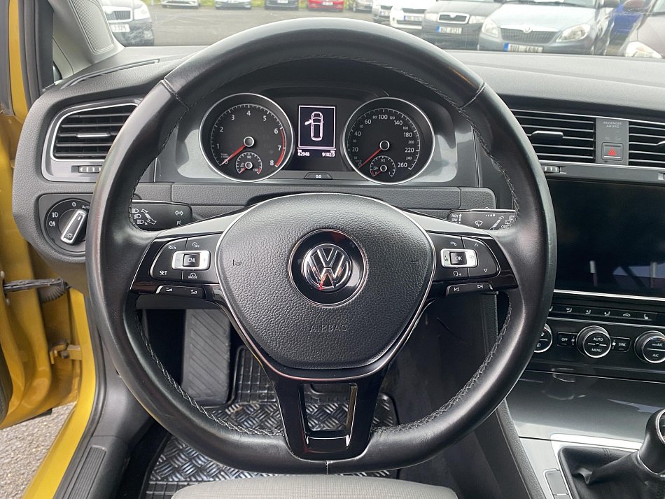Volkswagen Golf 1.0 TSI 