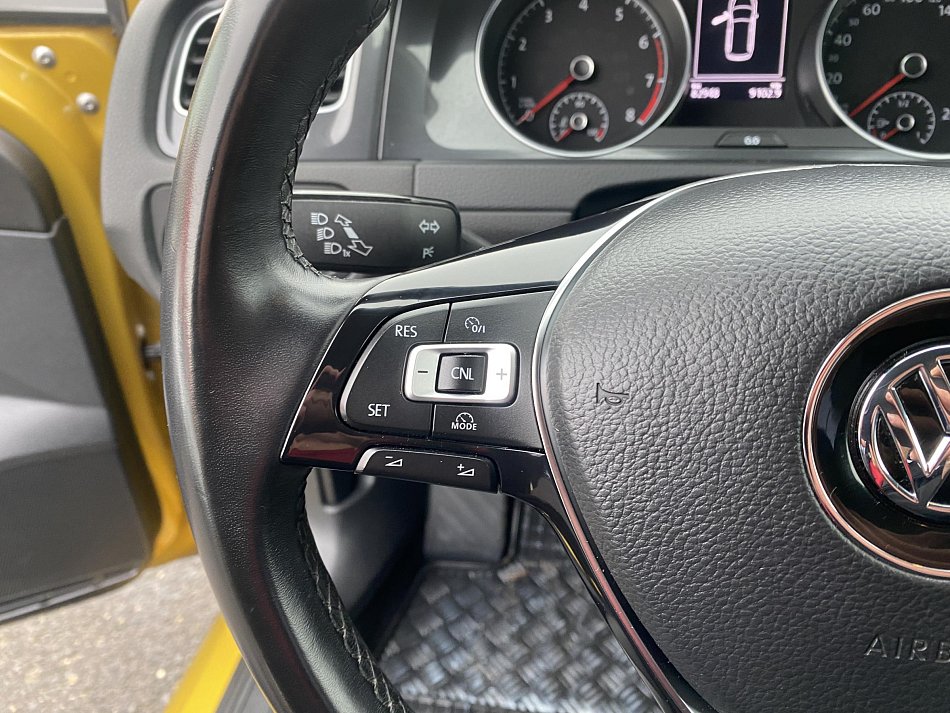 Volkswagen Golf 1.0 TSI 