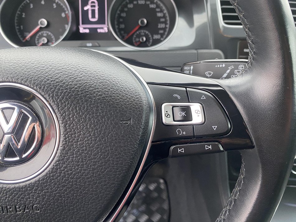 Volkswagen Golf 1.0 TSI 