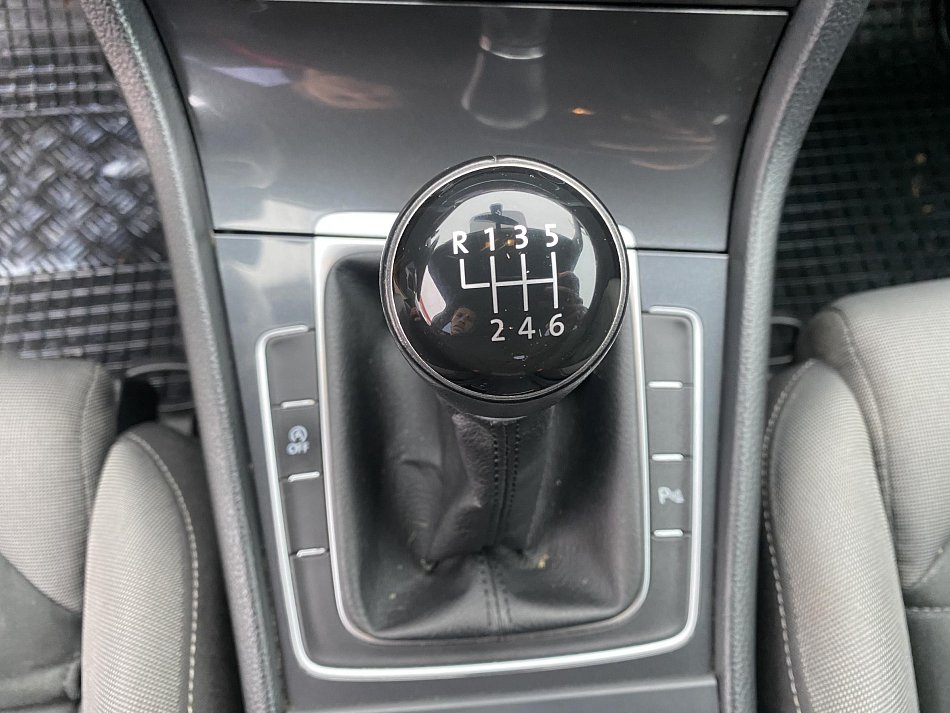 Volkswagen Golf 1.0 TSI 