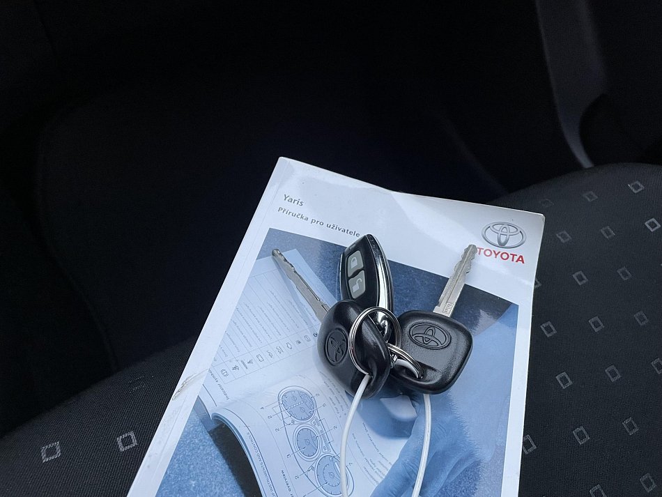 Toyota Yaris 1.0i 