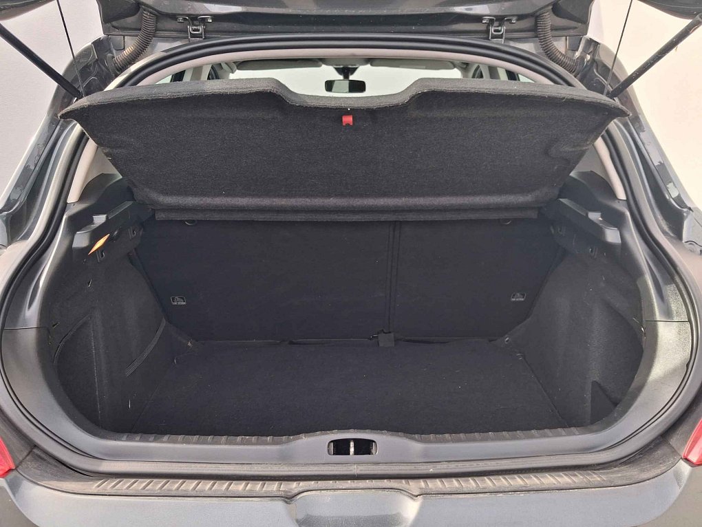 Peugeot 308 1.4i 
