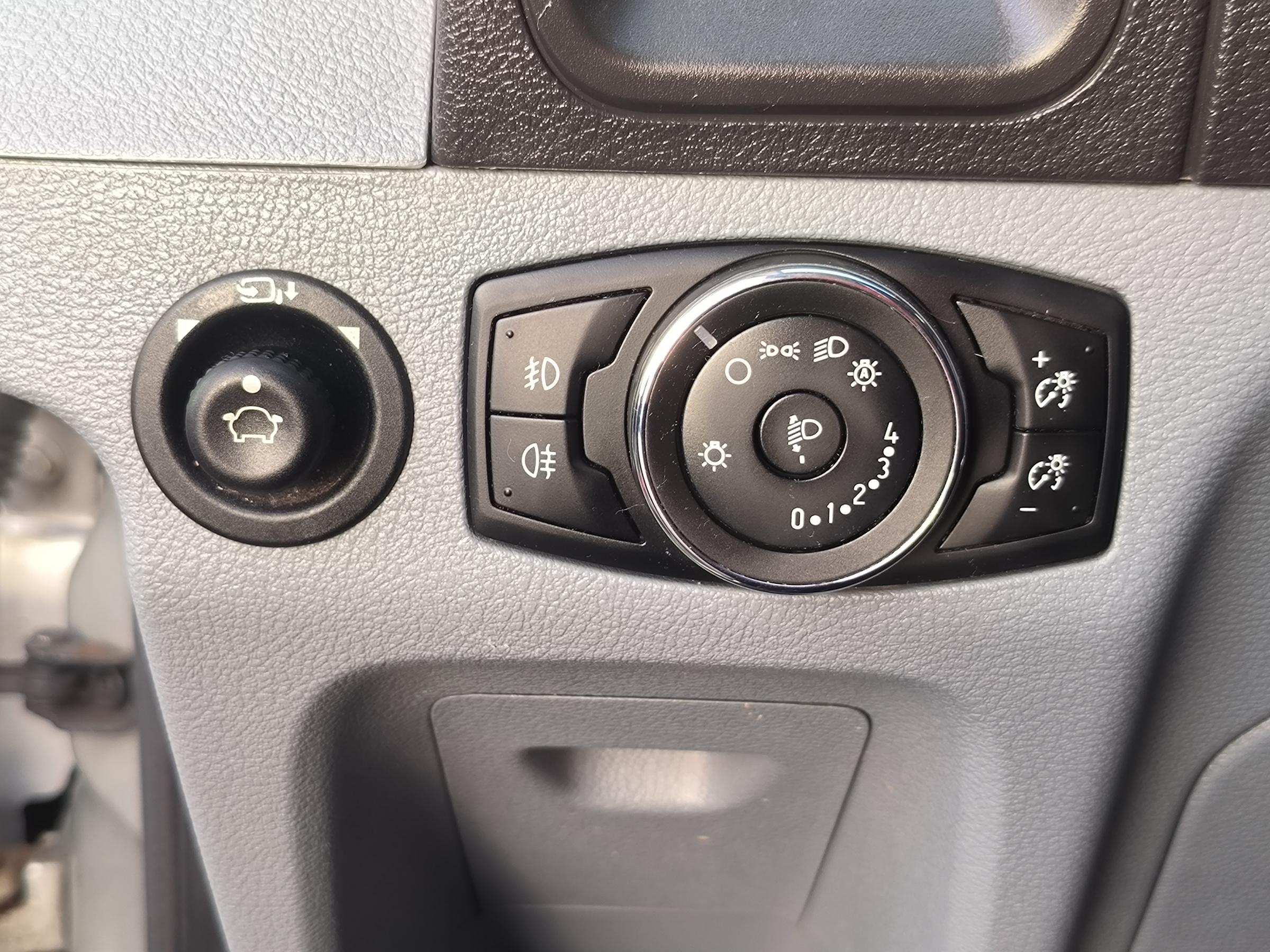 Ford Transit, 2015 - pohled č. 16