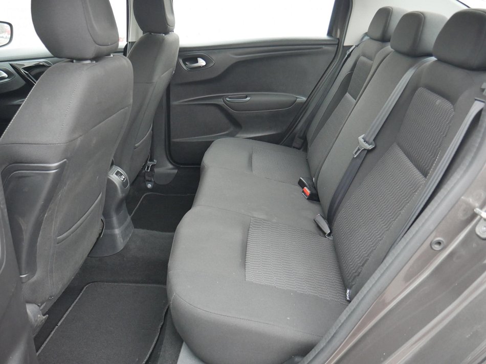 Peugeot 301 1.6 VTi Allure