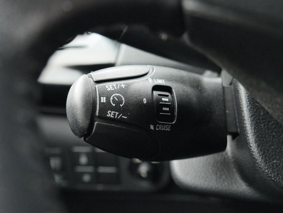 Peugeot 301 1.6 VTi Allure