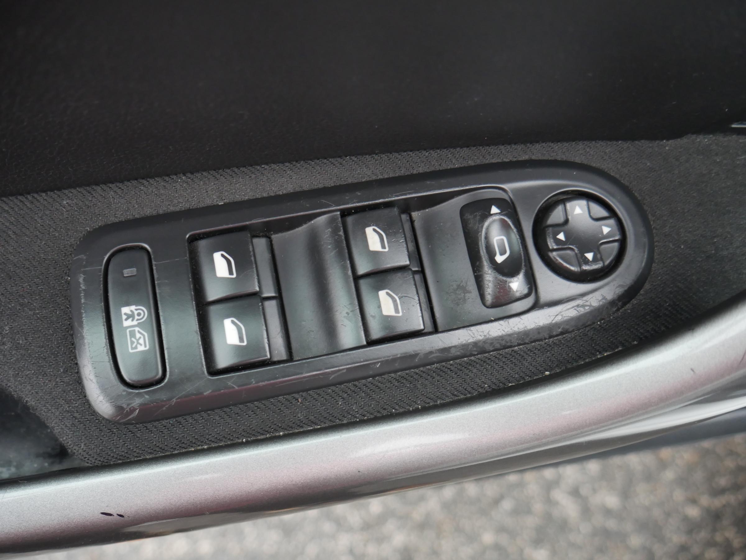 Peugeot 308, 2013 - pohled č. 12