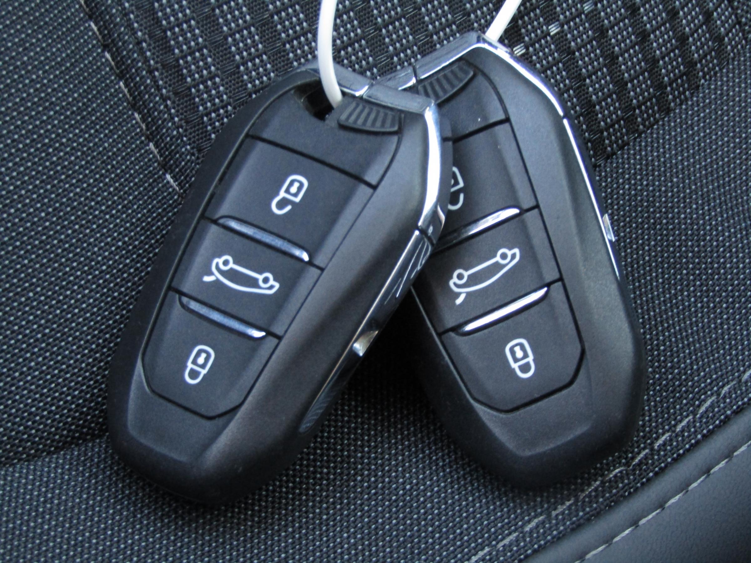 Peugeot 308, 2017 - pohled č. 16