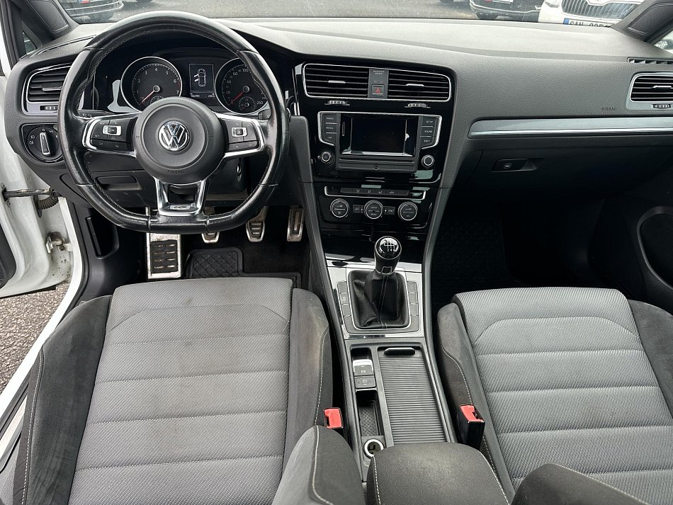 Volkswagen Golf 1.2TSI 