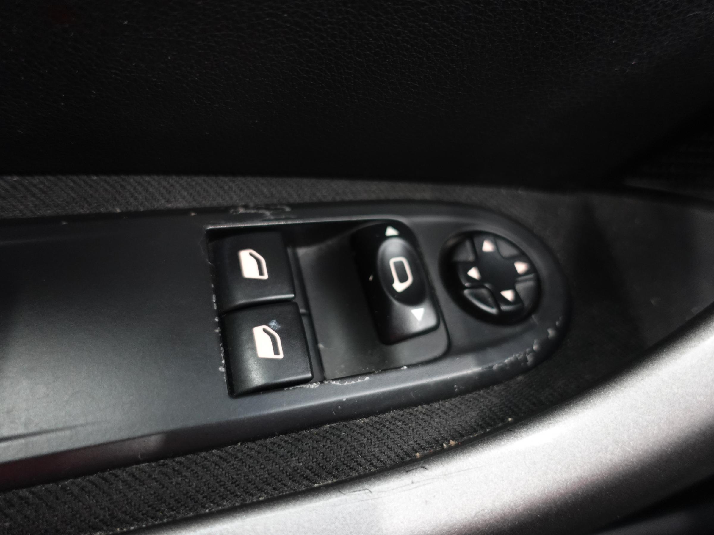 Peugeot 308, 2011 - pohled č. 14