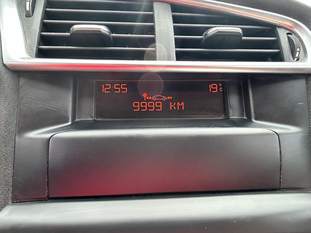 Citroën C4 1.4i 
