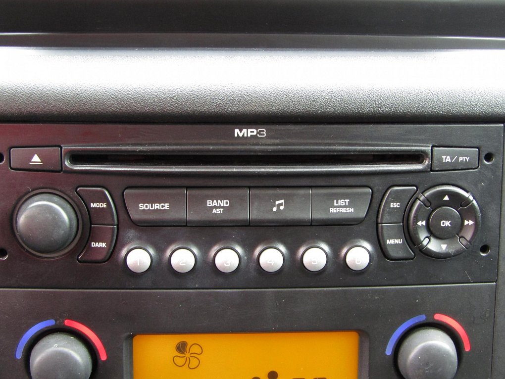 Citroën C4 1.4i 
