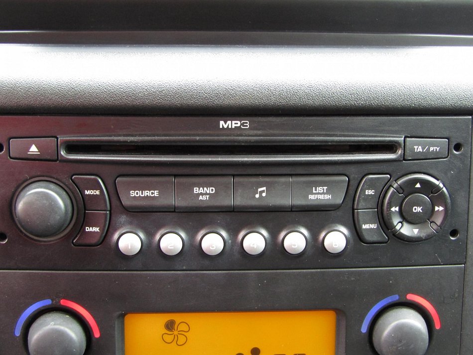 Citroën C4 1.4i 