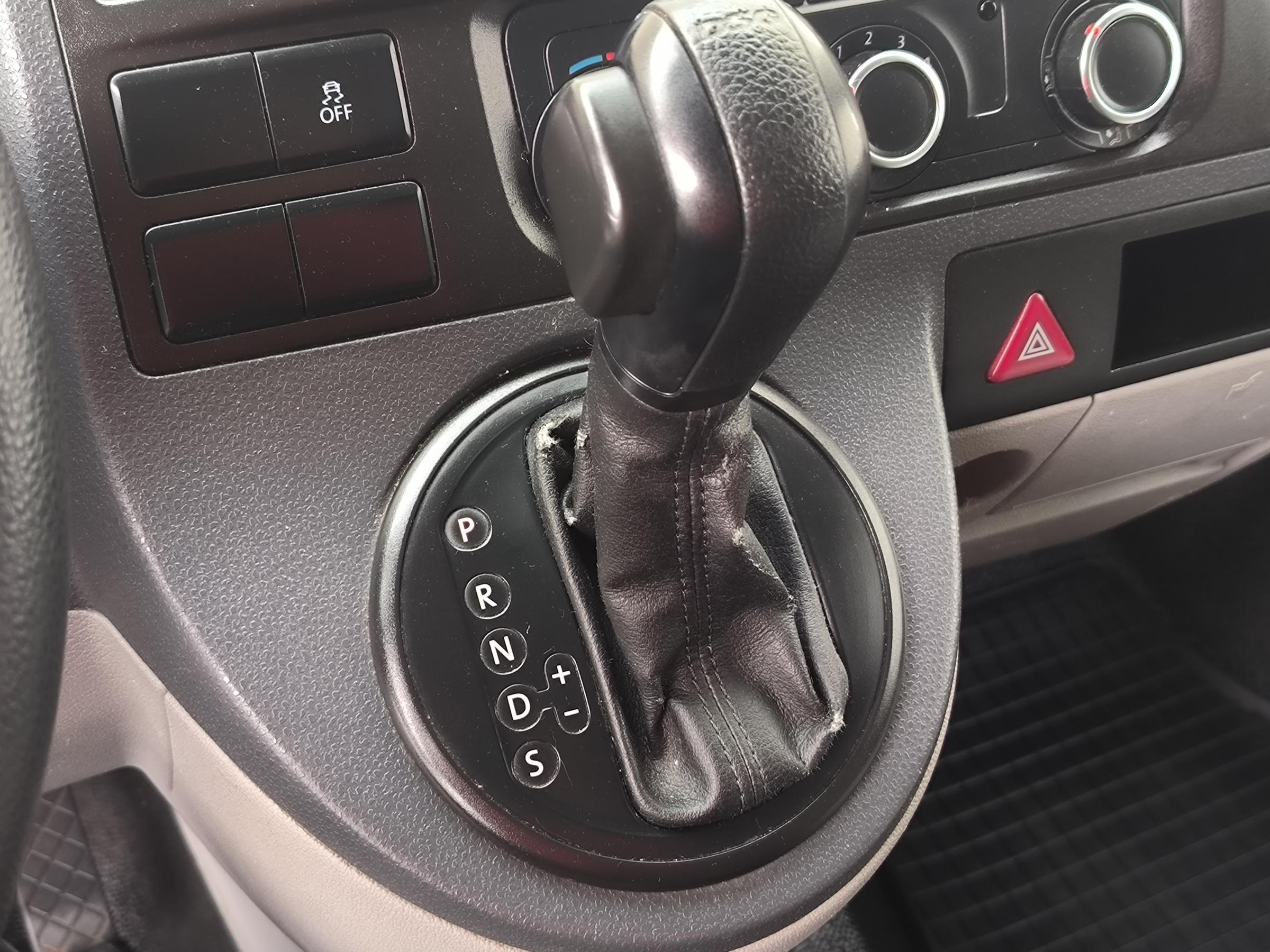 Volkswagen Transporter, 2013 - pohled č. 16