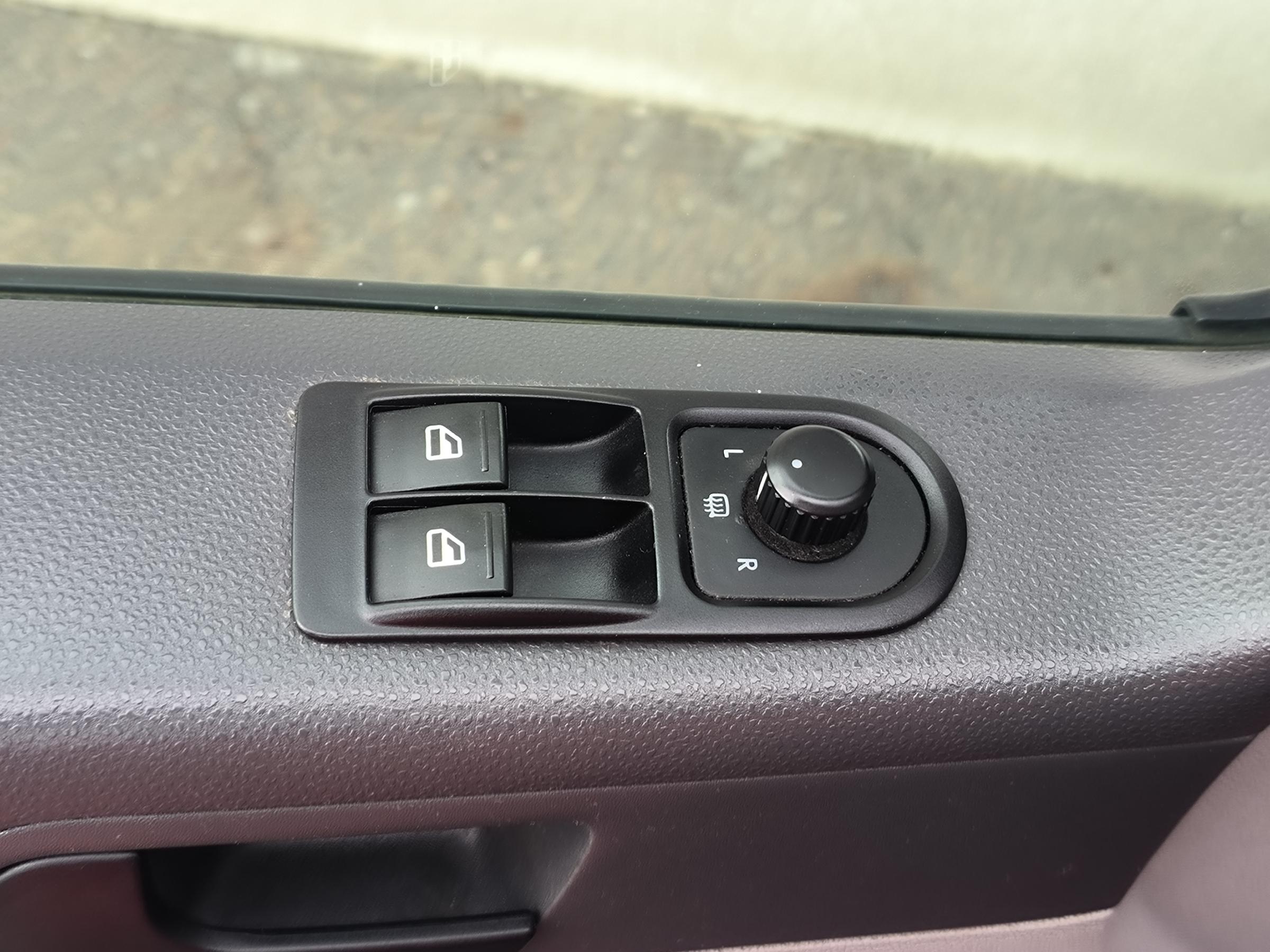 Volkswagen Transporter, 2013 - pohled č. 17