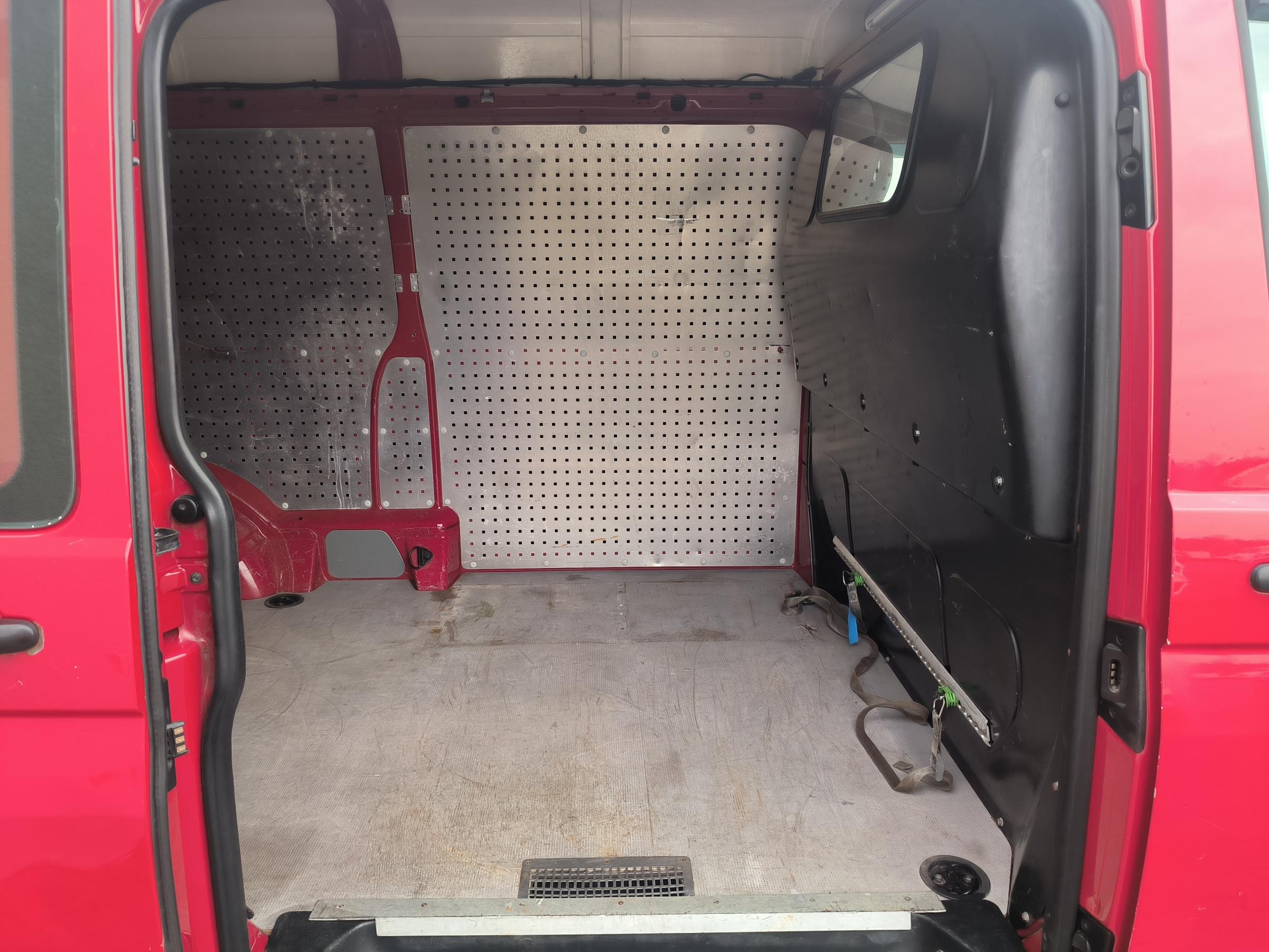 Volkswagen Transporter, 2013 - pohled č. 8