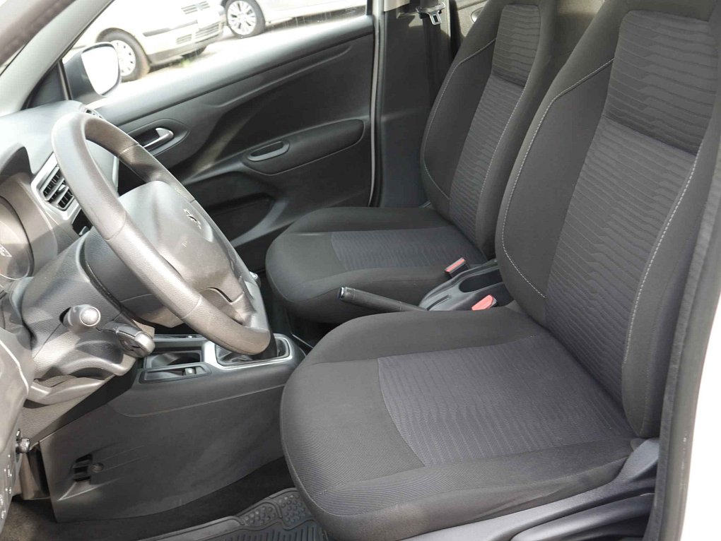 Peugeot 301 1.6 VTi Allure
