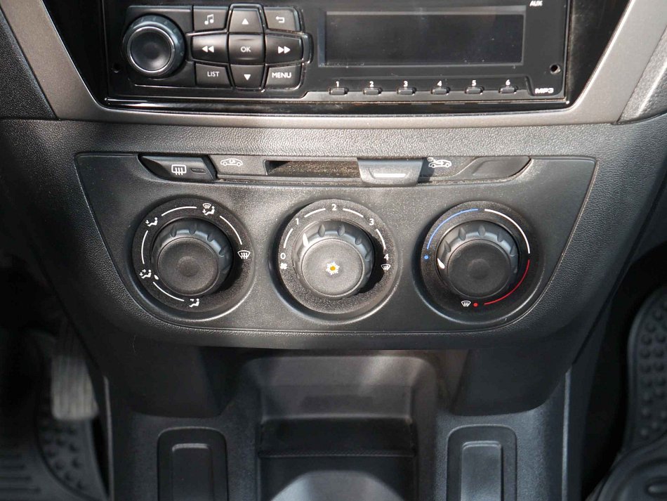 Peugeot 301 1.6 VTi Allure