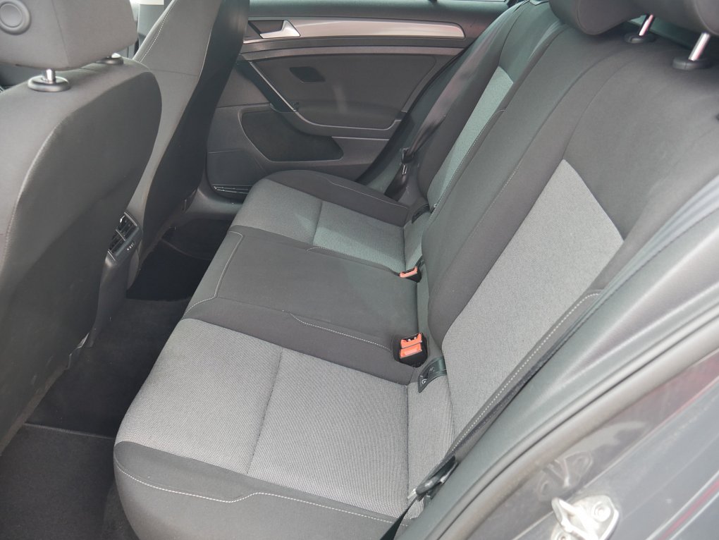 Volkswagen Golf 1.6 TDi 