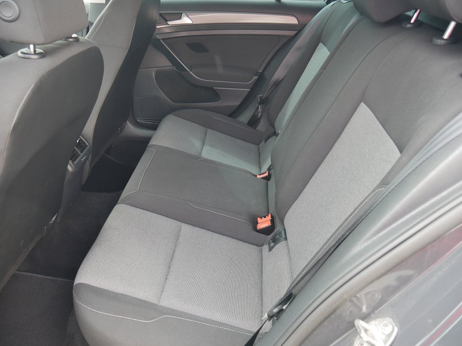 Volkswagen Golf 1.6 TDi 