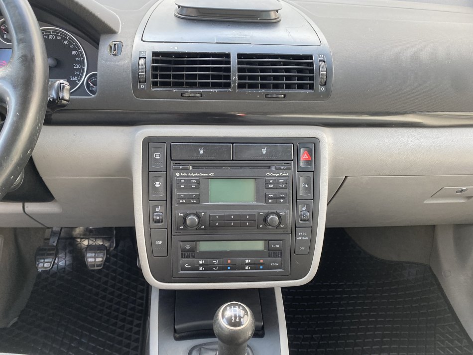 Volkswagen Sharan 2.0i 