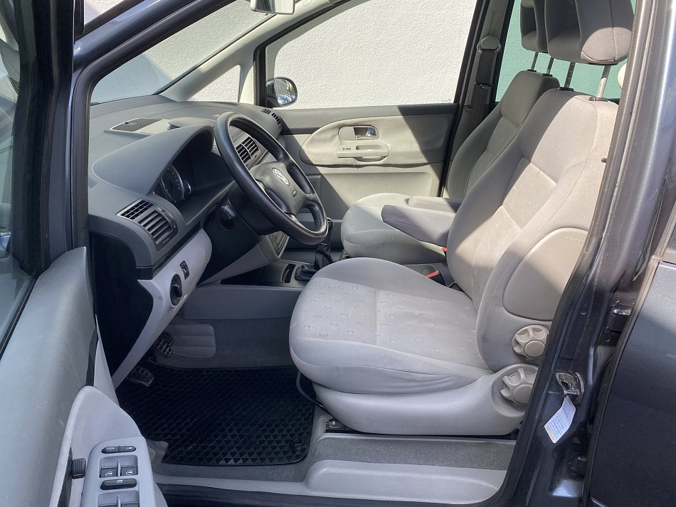 Volkswagen Sharan 2.0i 