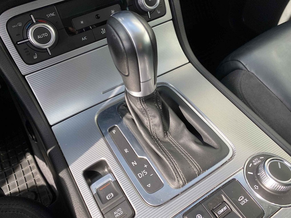 Volkswagen Touareg 3.0TDi  4x4