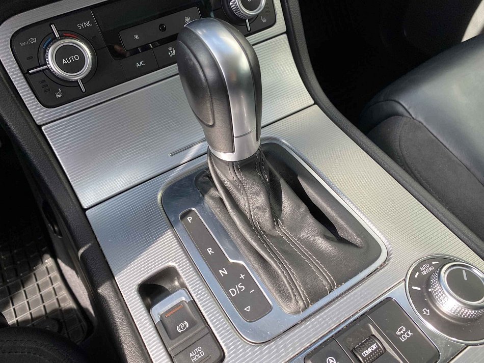 Volkswagen Touareg 3.0TDi  4x4