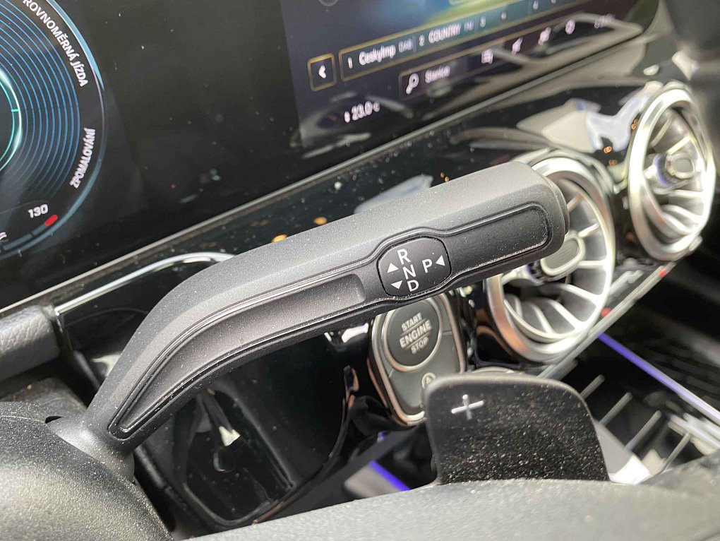 Mercedes-Benz GLA 2.0 D  220d
