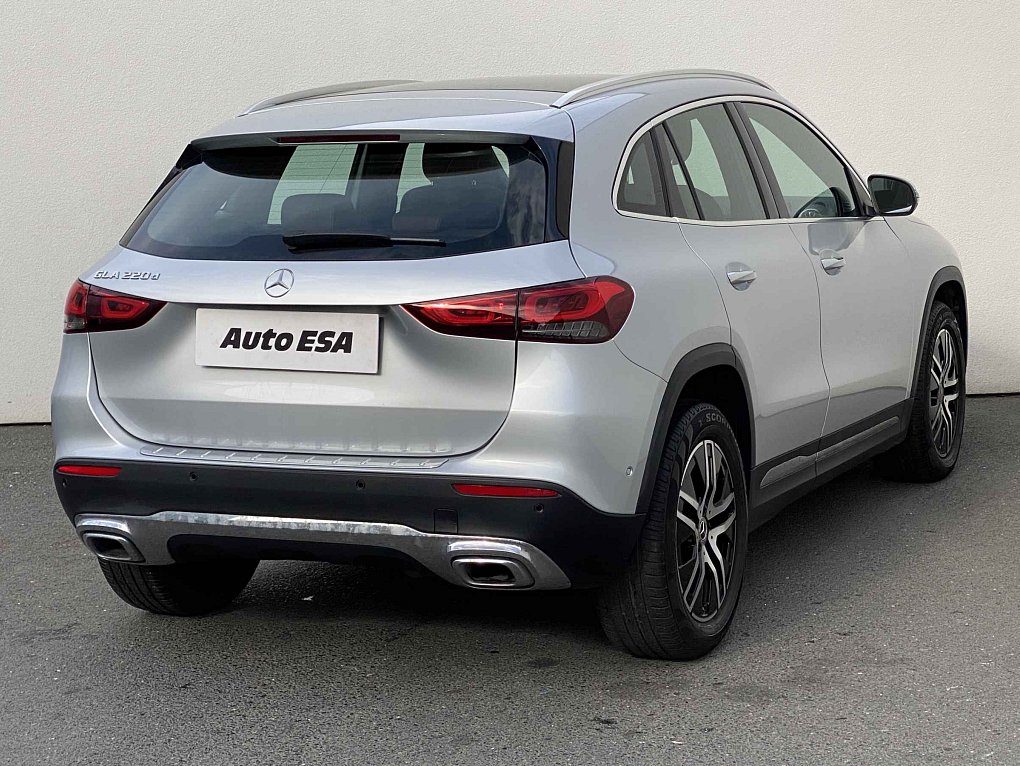 Mercedes-Benz GLA 2.0 D  220d