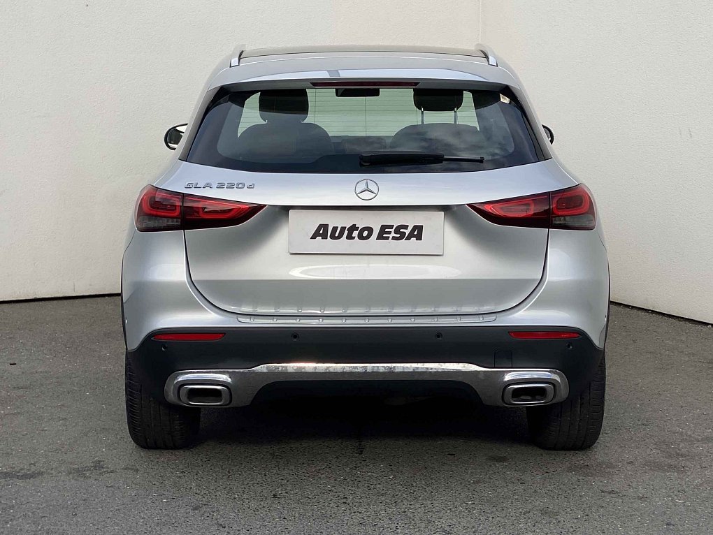 Mercedes-Benz GLA 2.0 D  220d