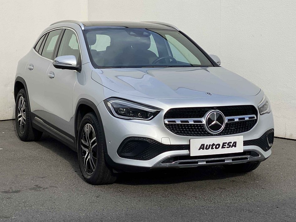 Mercedes-Benz GLA 2.0 D  220d