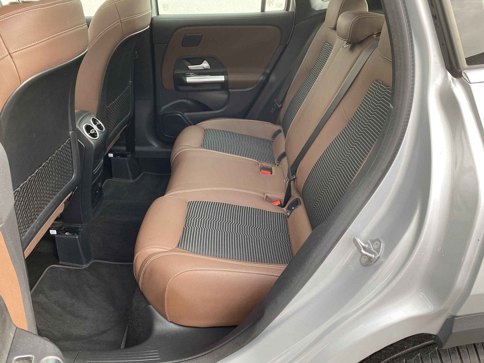 Mercedes-Benz GLA 2.0 D  220d