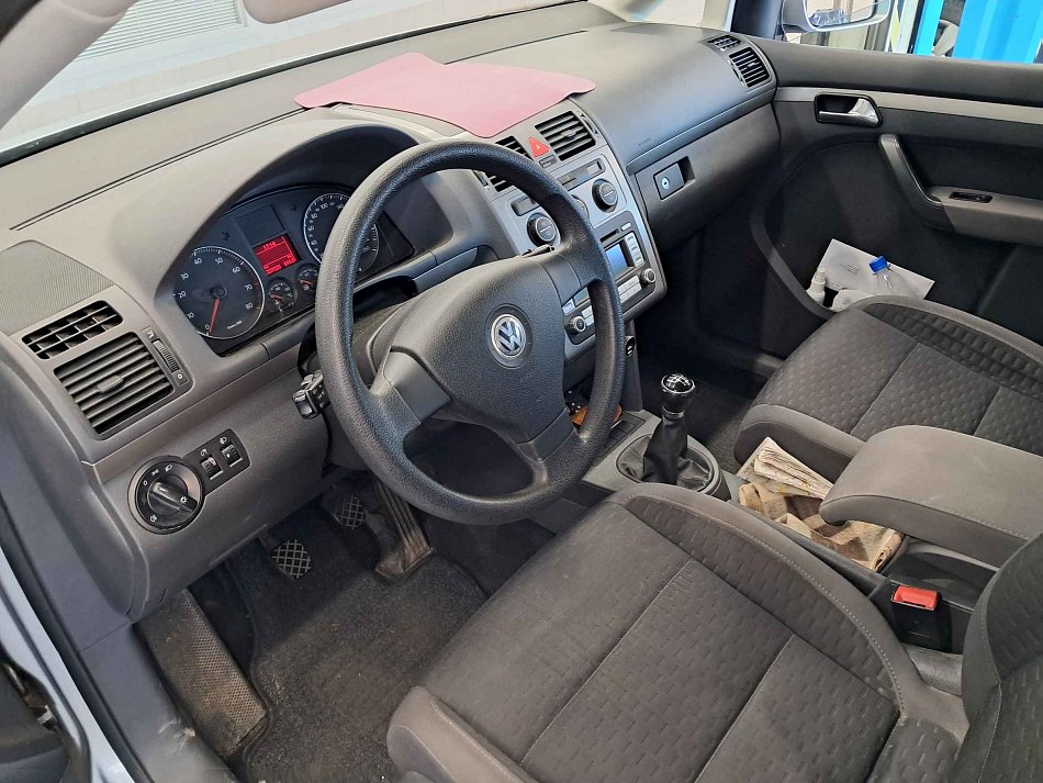Volkswagen Touran 2.0 i 