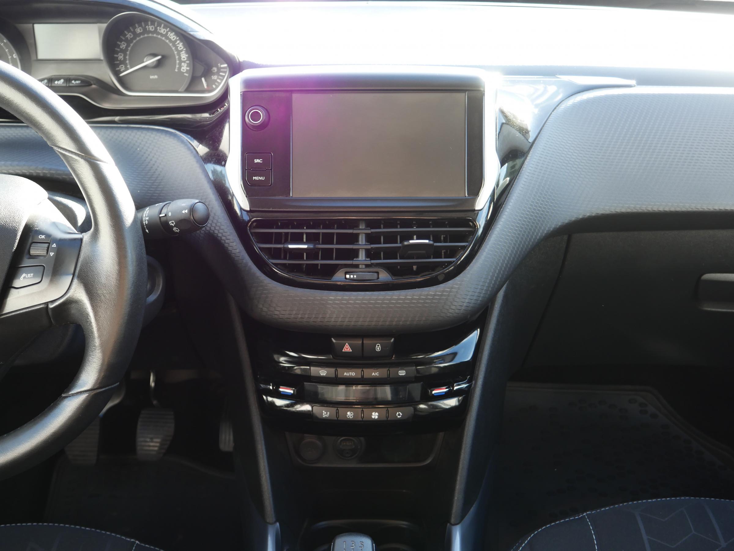 Peugeot 2008, 2016 - pohled č. 10