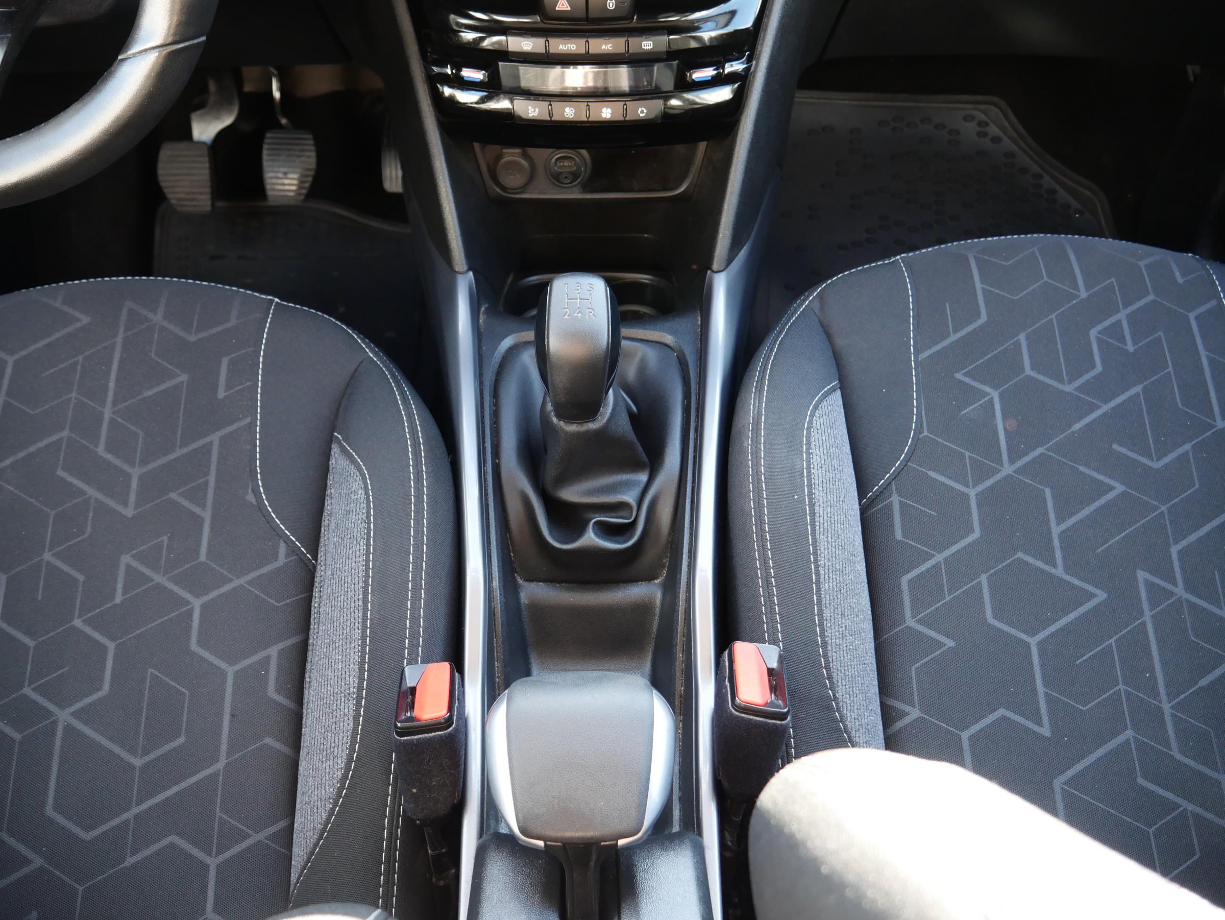 Peugeot 2008, 2016 - pohled č. 17