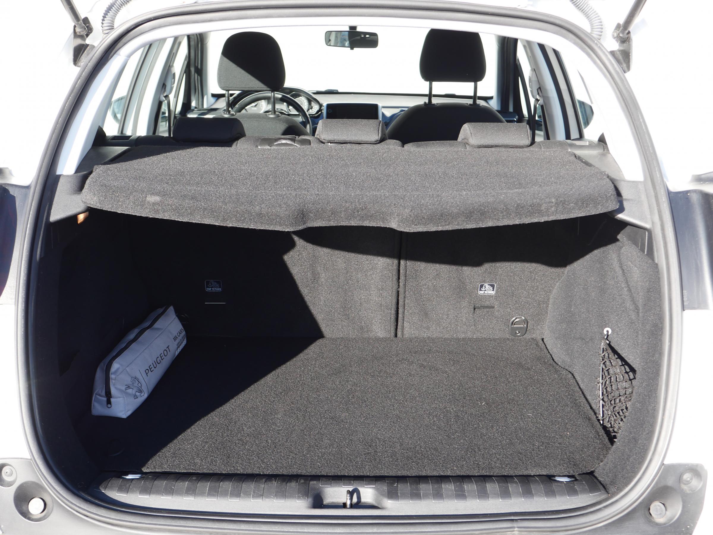 Peugeot 2008, 2016 - pohled č. 8