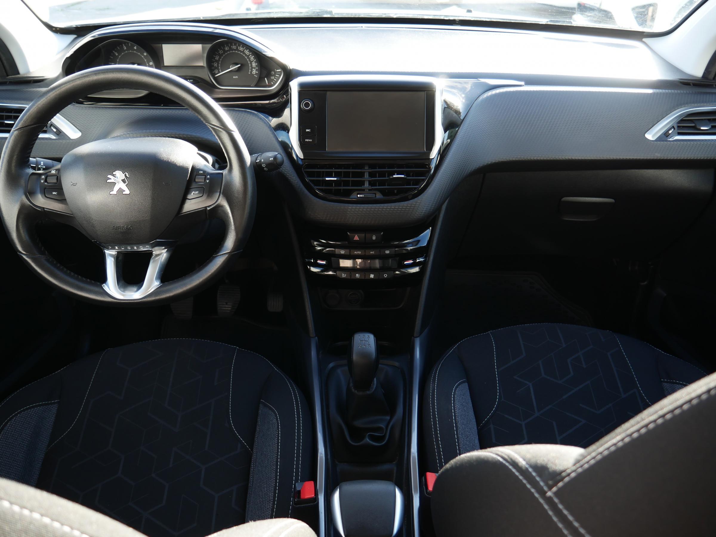 Peugeot 2008, 2016 - pohled č. 9