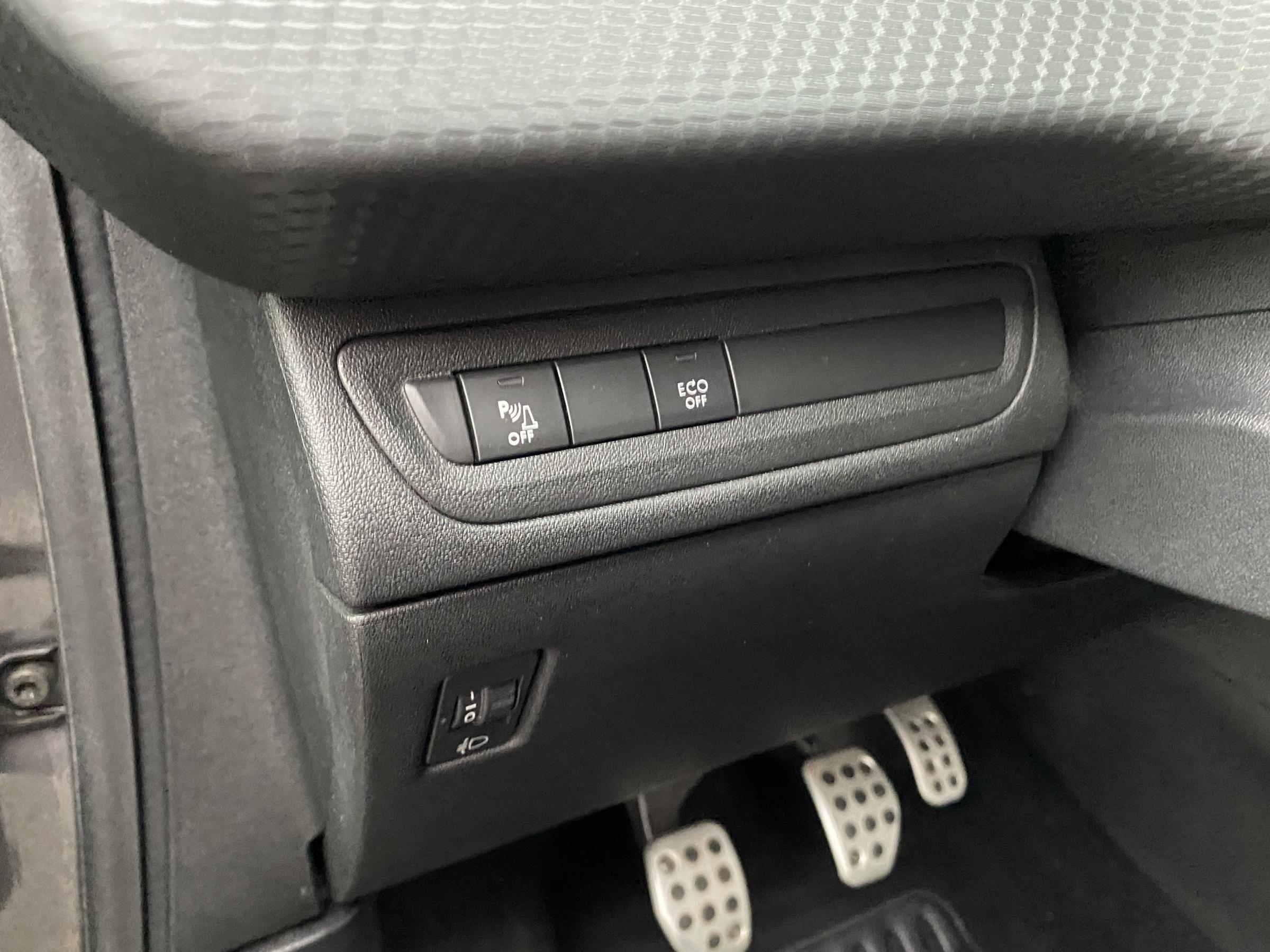 Peugeot 2008, 2016 - pohled č. 15