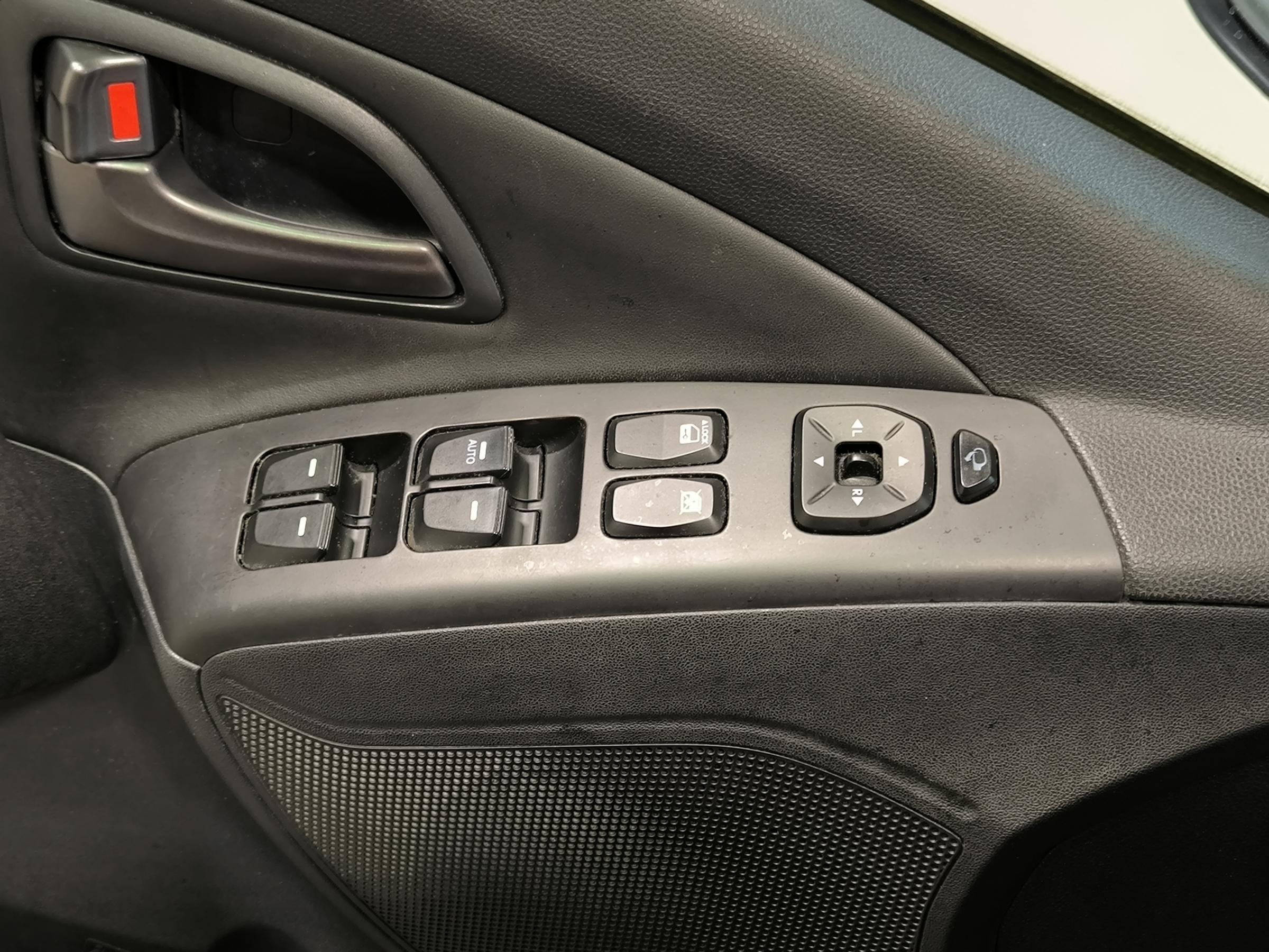 Hyundai ix35, 2014 - pohled č. 17