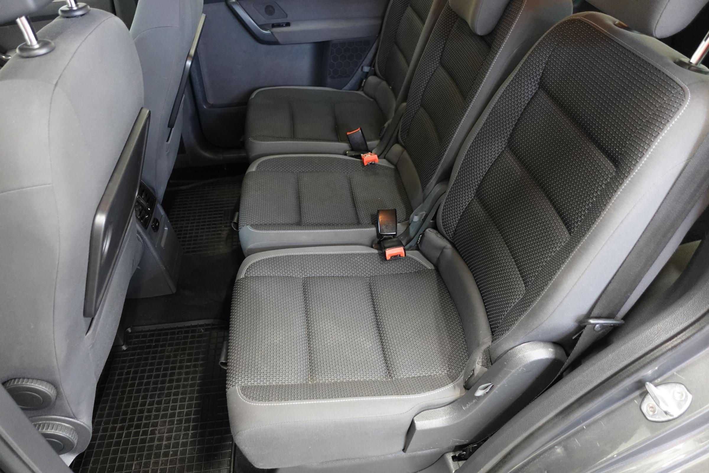 Volkswagen Touran, 2013 - pohled č. 10